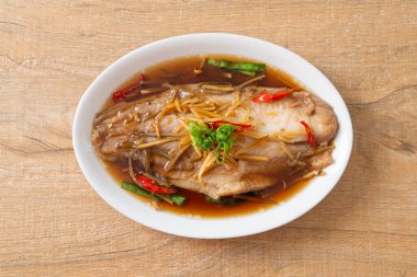 Soya soslu balık buğulama - Asya yemeği tarzı