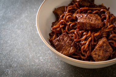 Jjapaguri ya da Chapaguri, Kore Kara Fasulye Baharatlı Erişte - Kore usulü