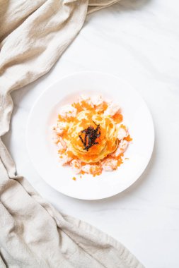 karides ve karides yumurtalı spagetti kremalı - füzyon yiyecek tarzı