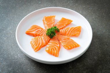 Taze Somon Çiğ Sashimi - Japon yemek tarzı
