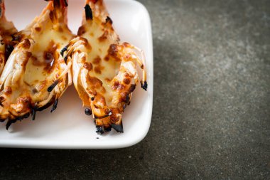 ızgara nehir karidesi veya peynirli karides - deniz ürünleri tarzı