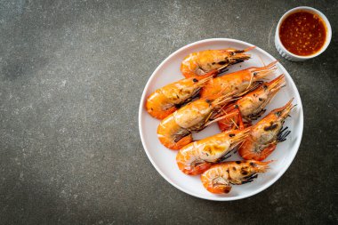 Izgara nehir karidesi ya da karides - deniz ürünleri tarzı