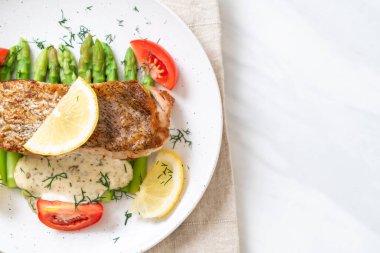 Izgara balık bifteği.