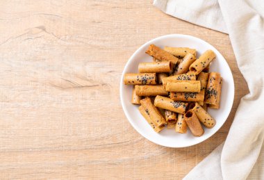 Taylandlı çıtır Hindistan cevizi roll - Tay tatlı snack