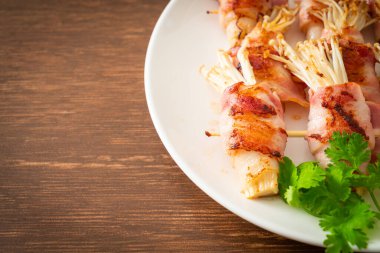 Pastırmalı Altın İğne Mantar Şişleri