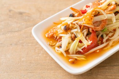 Som Tum - Baharatlı papaya salatası - Tayland yemeği tarzı