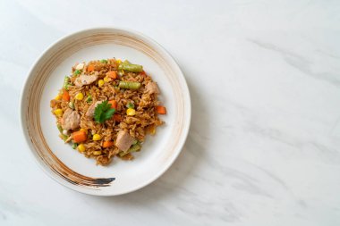 Domuz eti ve sebzeli pilav.