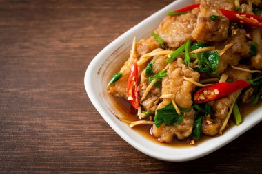 Çin kereviziyle Kızarmış Balık - Asya usulü