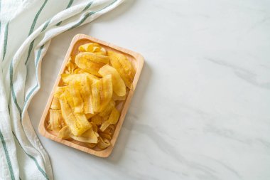Çıtır muz cipsi. Kızarmış ya da dilimlenmiş muz.