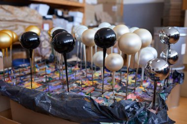 Noel Sihri: Tatil Oyuncakları Yapımı ve Dekorasyonu.