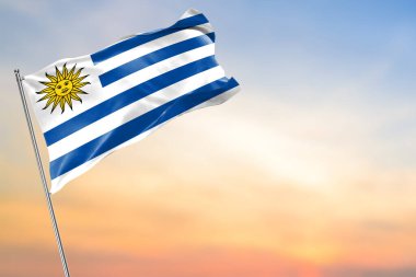 Bulutlu arkaplanda uruguay bayrağı dalgalanıyor