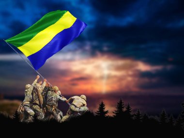 Gabon bayrağı ve el bombaları gün batımında gökyüzü arka planında bulutlu bir günbatımında sallanıyor, bağımsızlık günü konsepti. 3d illüstrasyon