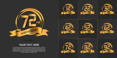 Altın rengi ve şatafatlı yıldönümü seti kutlama etkinliği için kullanılabilir