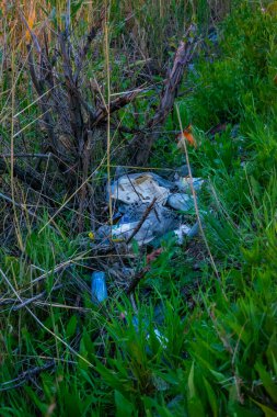 Plastik kirliliği. Ekolojik kriz. Çevresel kriz kavramı. Yüksek kalite fotoğraf.
