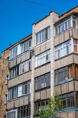 Kyiv, Ukrayna 'da eski bir apartmanın cephesi