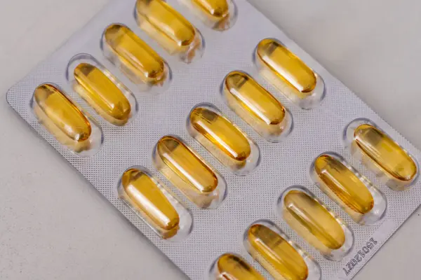 Balık yağı kapsülleri. Balık yağı hapları. Sağlık konsepti. Yüksek kalite fotoğraf