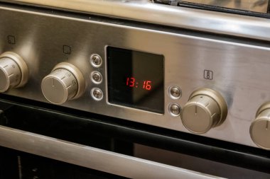 Mutfaktaki ocağı kapat.