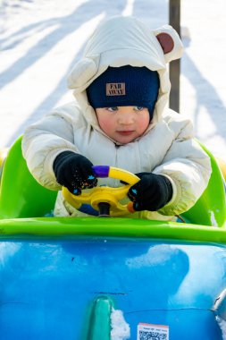 Bebek arabasındaki bebek