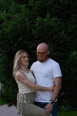 Genç ve güzel bir çiftin portresi