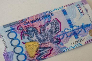 Üst Manzara. 10000 Kazak tenjanı. Kağıt banknot. Kazakistan Cumhuriyeti 'nin nakit parasıyla. - Evet. Yüksek kalite fotoğraf