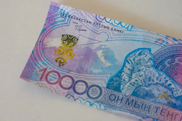 Üst Manzara. 10000 Kazak tenjanı. Kağıt banknot. Kazakistan Cumhuriyeti 'nin nakit parasıyla. - Evet. Yüksek kalite fotoğraf