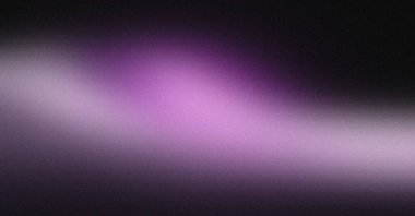 Yumuşak, bulanık mor gradyan arkaplan grafik tasarım projelerinde kullanmak için mükemmel. Arkaplanın soyut doğası onu çeşitli uygulamalar için çok yönlü hale getirir.