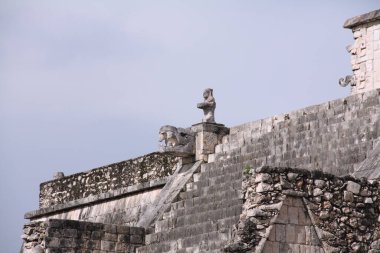 Templo de los Guerreros en Chichn Itz, en la pennsula de Yucatn, Mxico. Construccin prehispnico. Puede que sea el nico edificio maya del Clsico tardo.