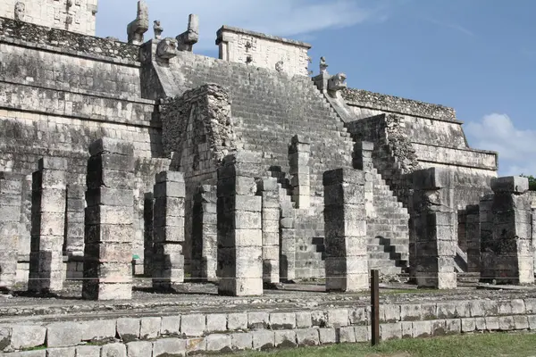 Templo de los Guerreros en Chichn Itz, en la pennsula de Yucatn, Mxico. Construccin prehispnico. Puede que sea el nico edificio maya del Clsico tardo.