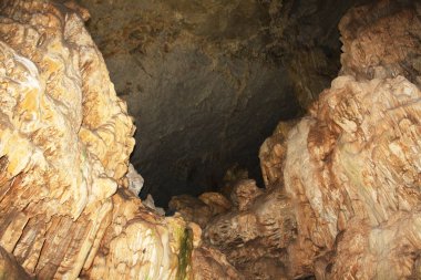 Grutas de Garcia en Nuevo Leon, Meksika. Montana rocosa 'sı. Piedras Renkli Kafe Claro, Techo Rocoso.