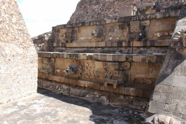 Piramit Teotihuacan, Meksika, Serpiente emplumada