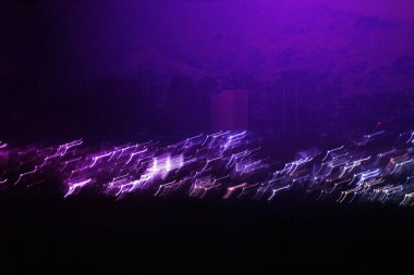 Doku, plaj ışıkları bulanık