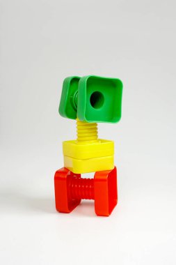 Fındık ve cıvata oyuncakları ile denge kavramı