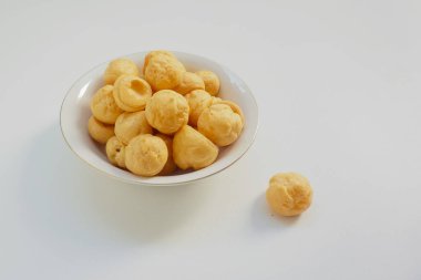 Kue Saes Kering, lezzetli peynir soslu kurabiyeler.      