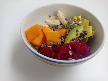 Bir kase sağlıklı taze karışık salata.. 