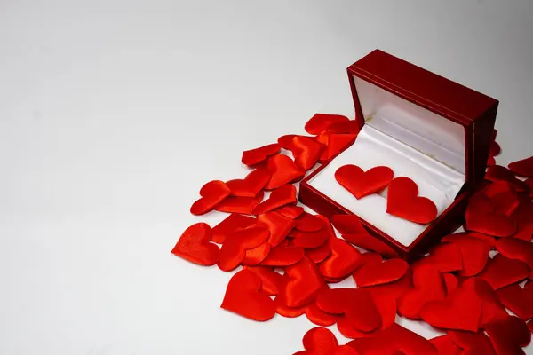 Arkaplan olarak aşk şekli. Sevgililer Günü, romantik, evlenme teklifi ve düğün konsepti..