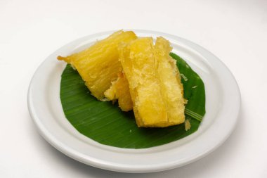 Endonezya dilinde Singkong Goreng olarak da bilinen kızarmış kasava, kahve veya çaya eşlik eden popüler bir yemektir. Ramazan ayında oruç tutmak için geleneksel atıştırmalıklardan biri..