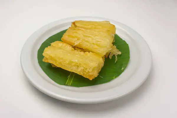 Endonezya dilinde Singkong Goreng olarak da bilinen kızarmış kasava, kahve veya çaya eşlik eden popüler bir yemektir. Ramazan ayında oruç tutmak için geleneksel atıştırmalıklardan biri..