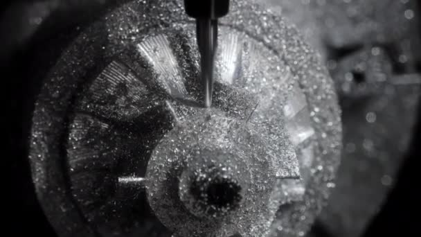 Metallbearbeitung Cnc Fräsmaschine Für Die Zerspanung Werkzeugbearbeitung Von Stahl Laufrad — Stockvideo