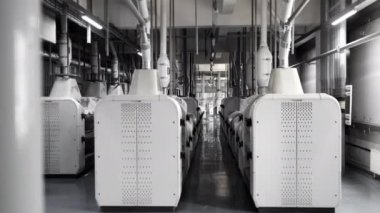 Tahıl işleme ve un üretimi için modern fabrika kompleksi. Vibro un elemeyi temsil ediyor. Milling Fabrikası. Pişirme için un üretimi.