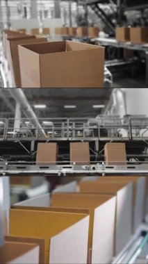 Modern fabrikadaki otomatik üretim konveyör hattının çoklu ekran kolajı. Karton kutular üretim konveyör hattında taşınıyor. Makine mekanizması. Dikey video.