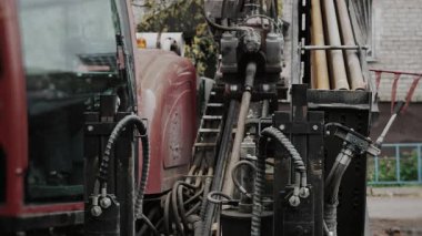 The machine operates horizontally at an inclined angle when laying pipes in the ground. The HDD machine makes a hole in the ground for laying underground utilities.