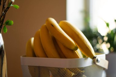 meyve sepeti, parlak sarı muzlar