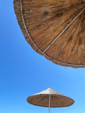 Yaz. Mavi. Gökyüzü. Güneş kremi