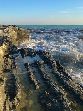 Deniz kıyısının güzel manzarası