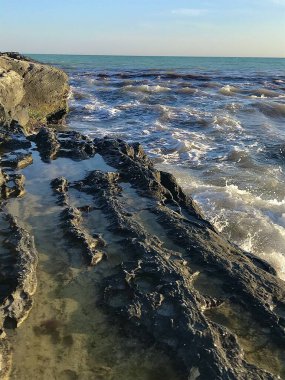 Deniz kıyısının güzel manzarası