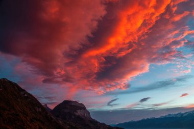 Un ciel en feu sur Grenoble