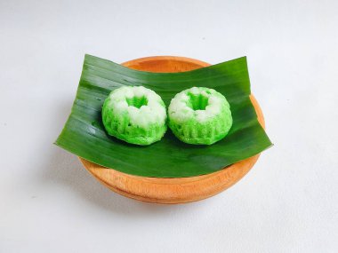 Tahta tabakta Kue Putu Ayu 'ya yaklaş.