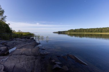 İsveç 'te göl manzarası