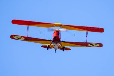 Karlstad Havaalanı 'nda güneşli bir günde hava gösterisi