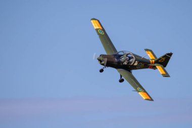 Karlstad Havaalanı 'nda güneşli bir günde hava gösterisi